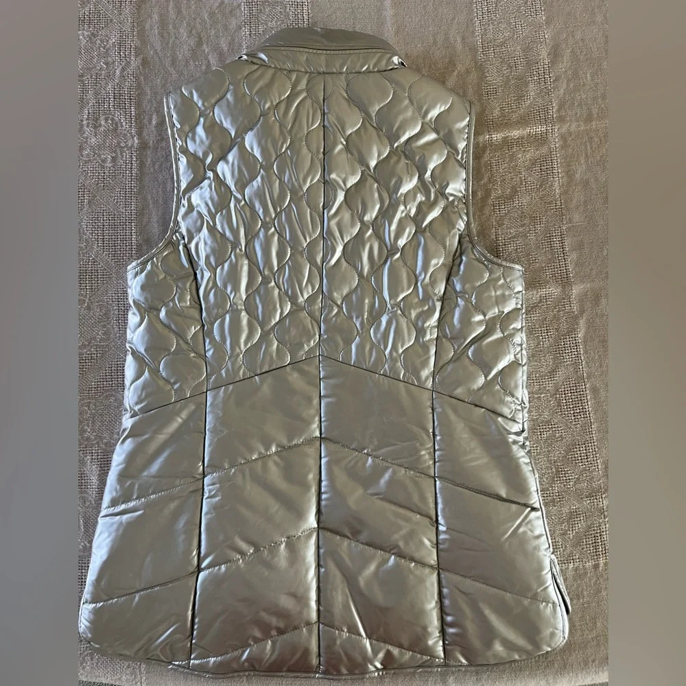 T by Talbots Silver Metallic Quilted Puffer Vest Women’s Size M Snap Zip Hood - Picture 4 of 7